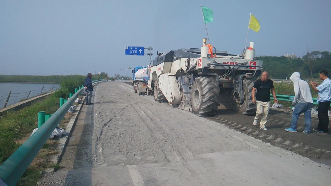 RZ2300，大連濱海公路冷再生施工