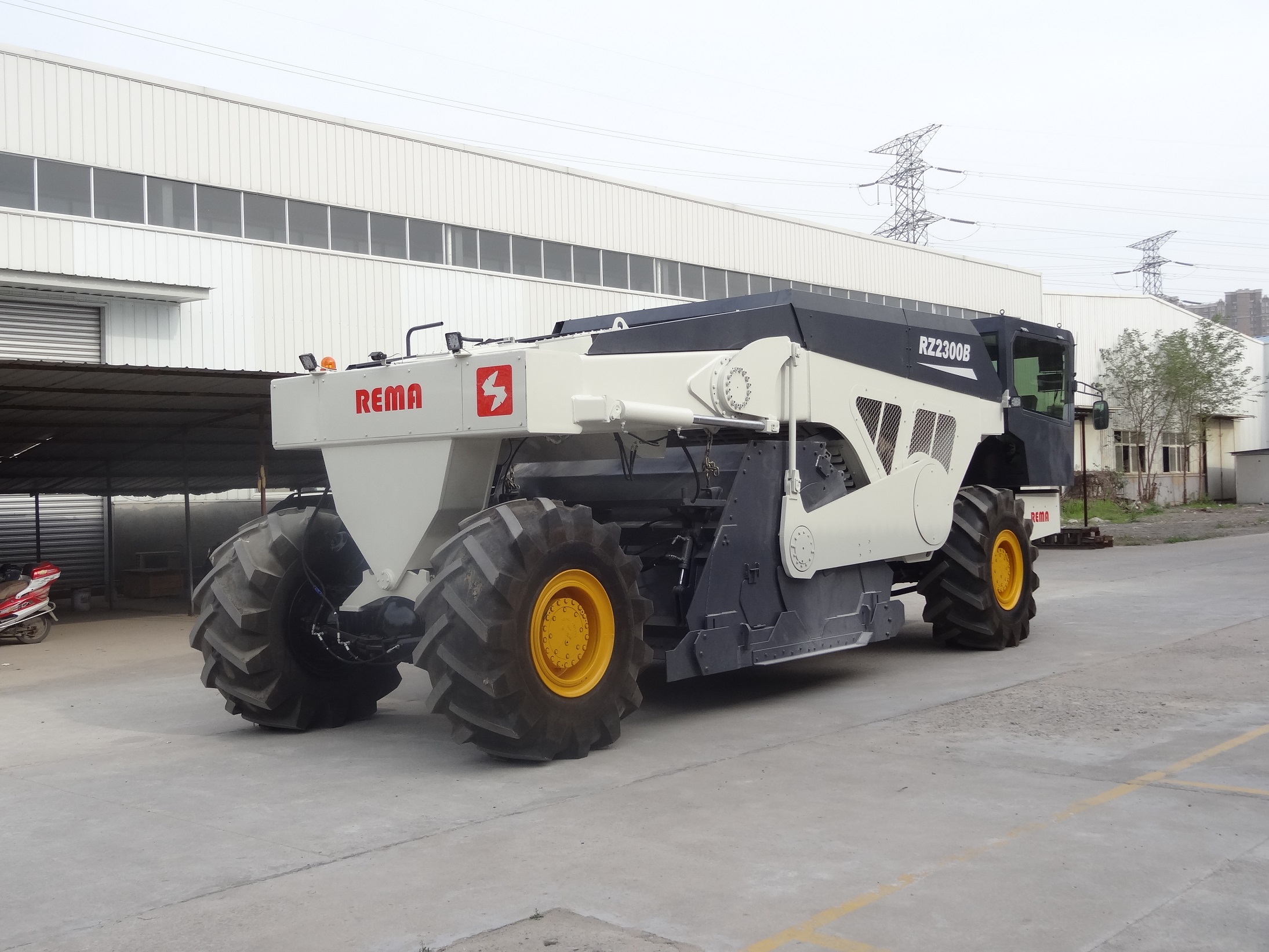 RZ2300B，邯鄲水穩(wěn)路基冷再生施工