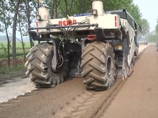 RZ2300，項城S102省道水穩(wěn)冷再生